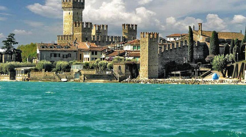 Perla Top Floor Apartment Σιρμιόνε Εξωτερικό φωτογραφία